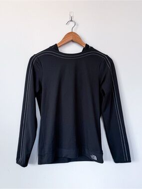 The North Face Women’s Black Long Sleeve Lightweight Hoodie Vaporwick Sun